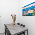 Apartment Guesthost - Mm Bernini Elegant & Modern Flat